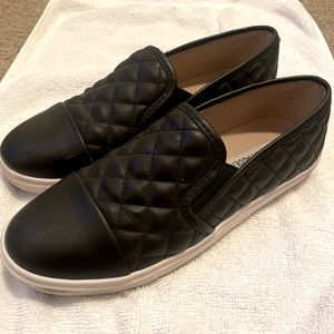Gently Used 8.5 Steve Madden Zaander Slip-on Sneakers Flats Black Leather